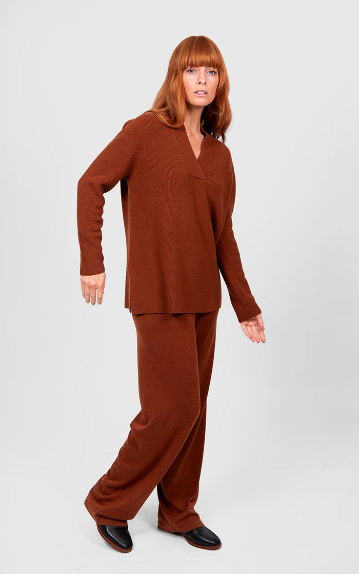 BRIDGE & LORD - Crossover V-Neck Pullover - Cognac