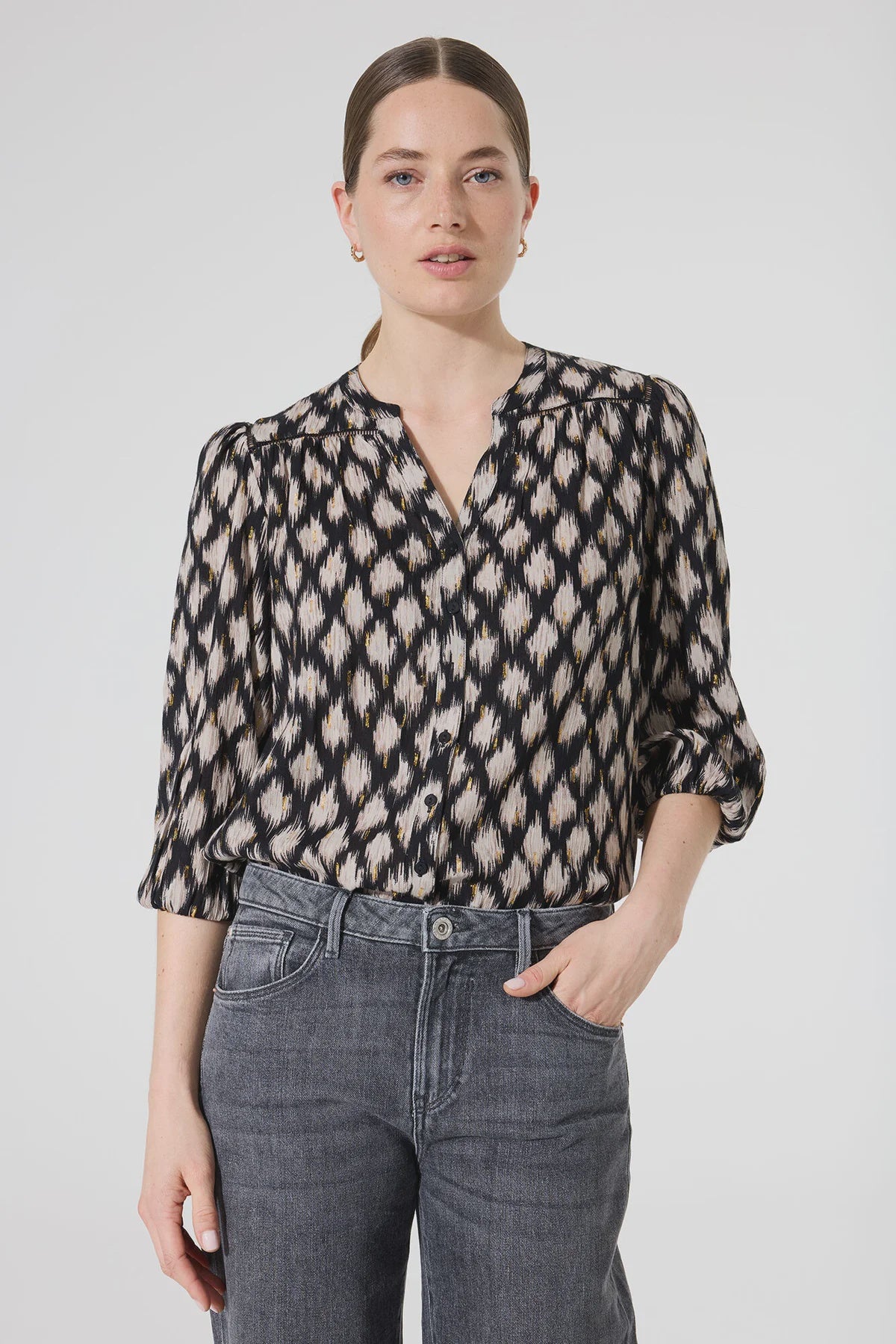 GARCIA - Black/Beige Printed V-Neck Blouse