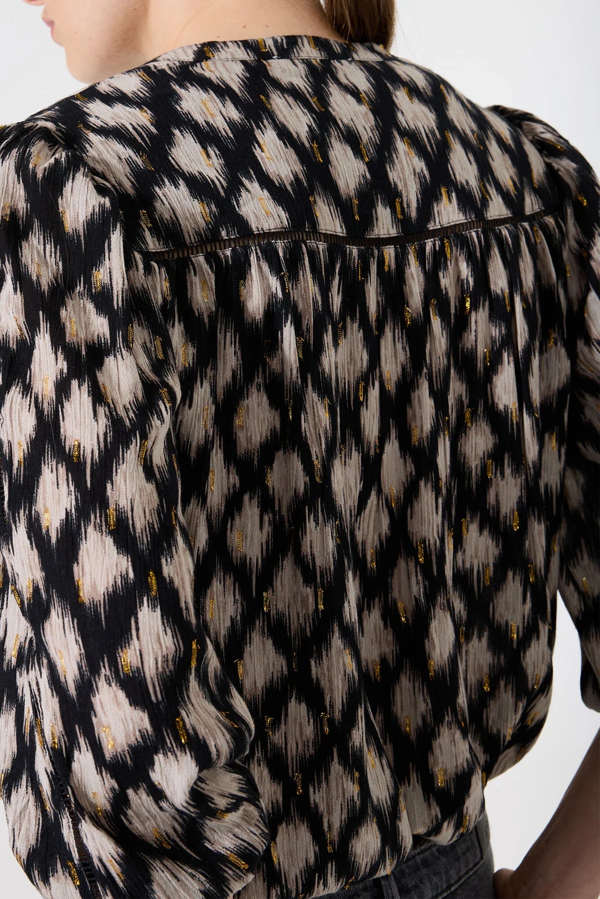 GARCIA - Black/Beige Printed V-Neck Blouse