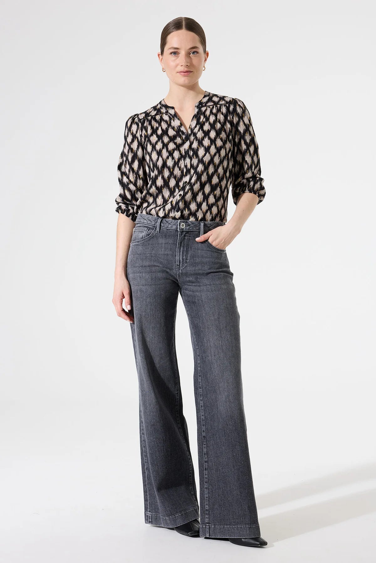 GARCIA - Black/Beige Printed V-Neck Blouse