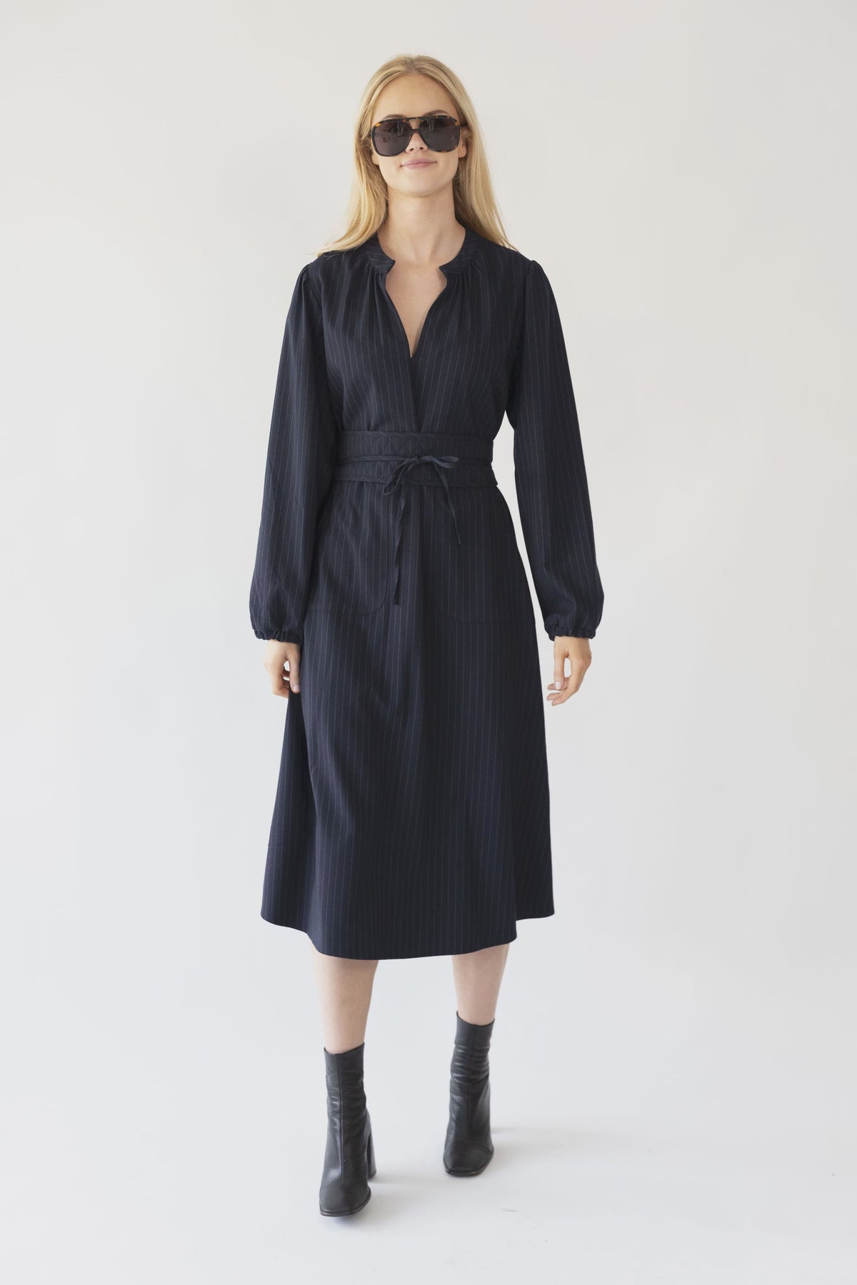 LOLLYS LAUNDRY - Paris Midi Dress LS - Dark Navy