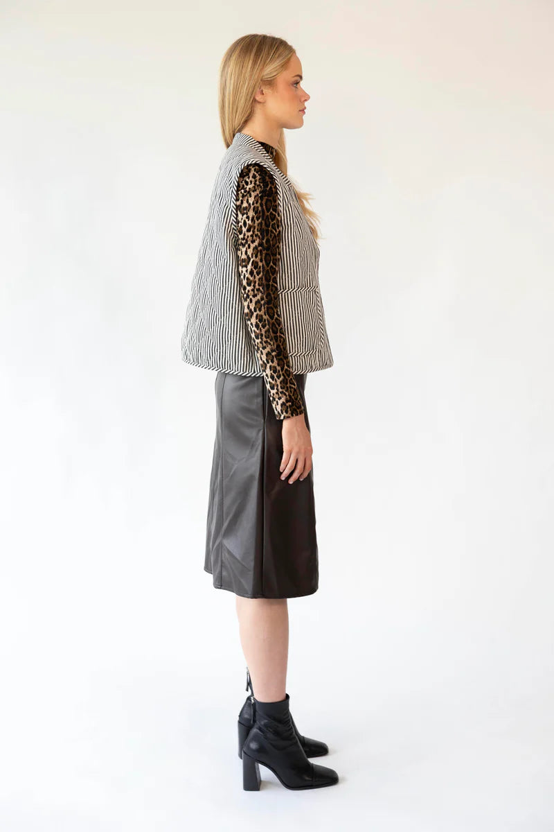 LOLLYS LAUNDRY - Cairo Quilted Vest - Black Stripe