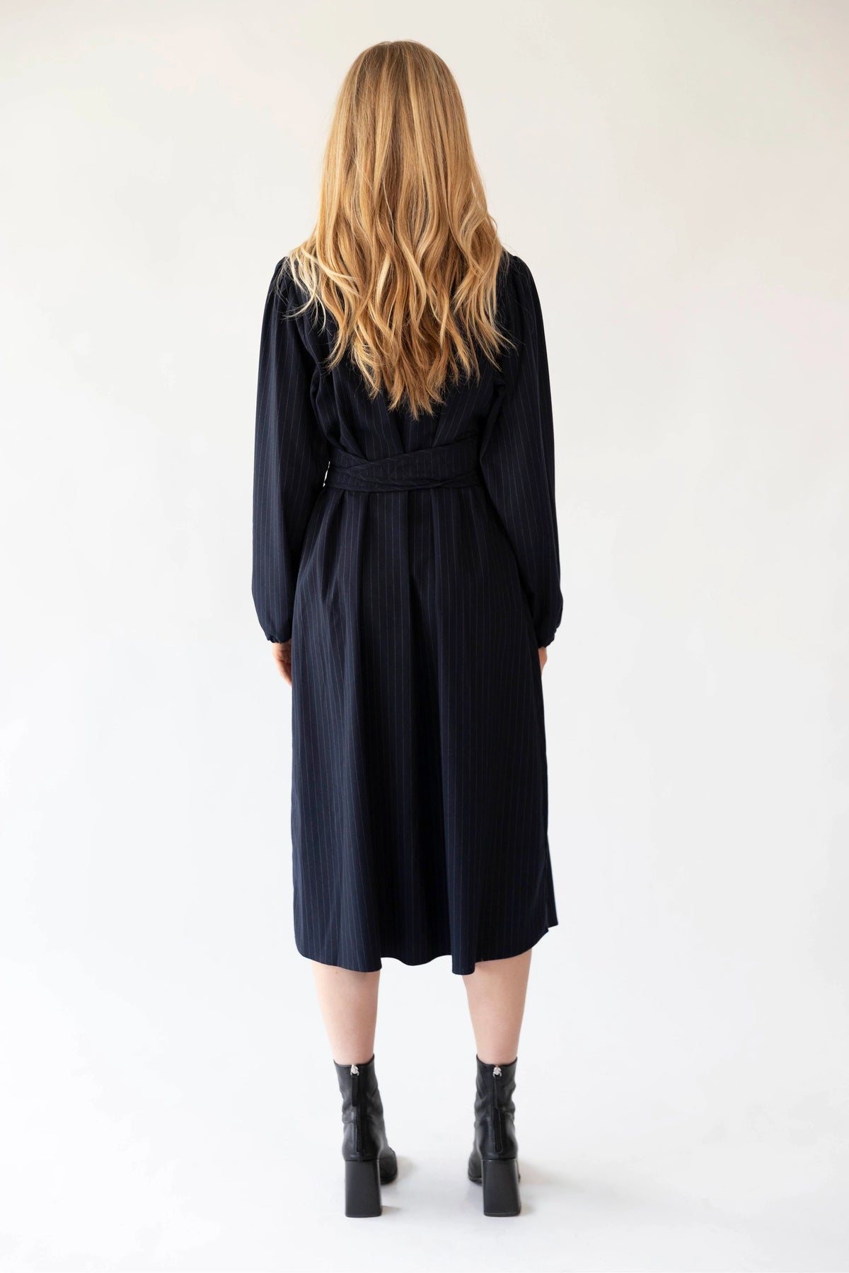 LOLLYS LAUNDRY - Paris Midi Dress LS - Dark Navy