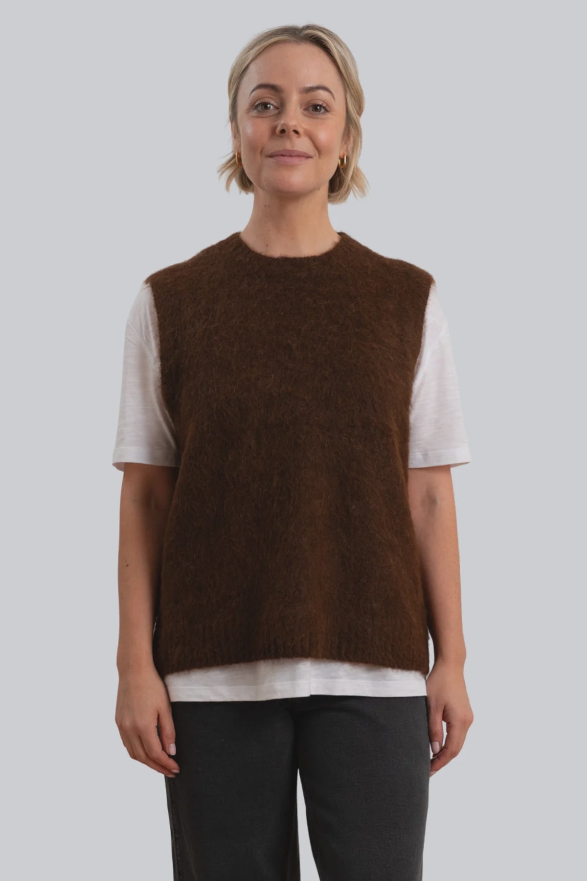 MAXTED - Brushed Crew Vest - Chocolate
