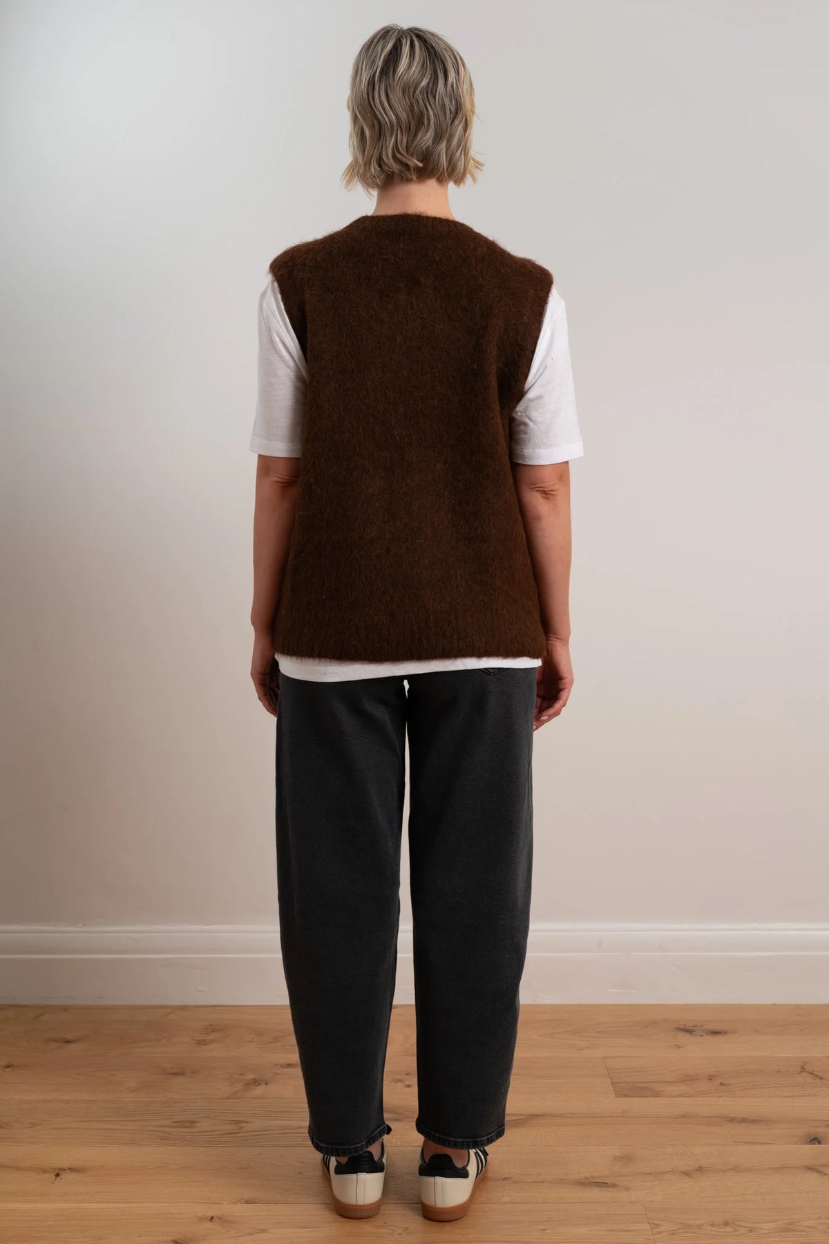 MAXTED - Brushed Crew Vest - Chocolate