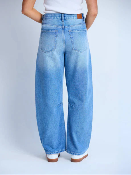 STELLA + GEMMA - Carson Barrel Jean Mid Blue