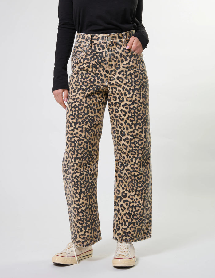 STELLA + GEMMA - Carson Barrel Jean Leopard