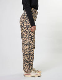 STELLA + GEMMA - Carson Barrel Jean Leopard
