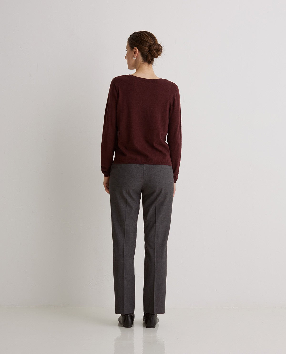YERSE - V-Neck Embroidered Jumper -Granate